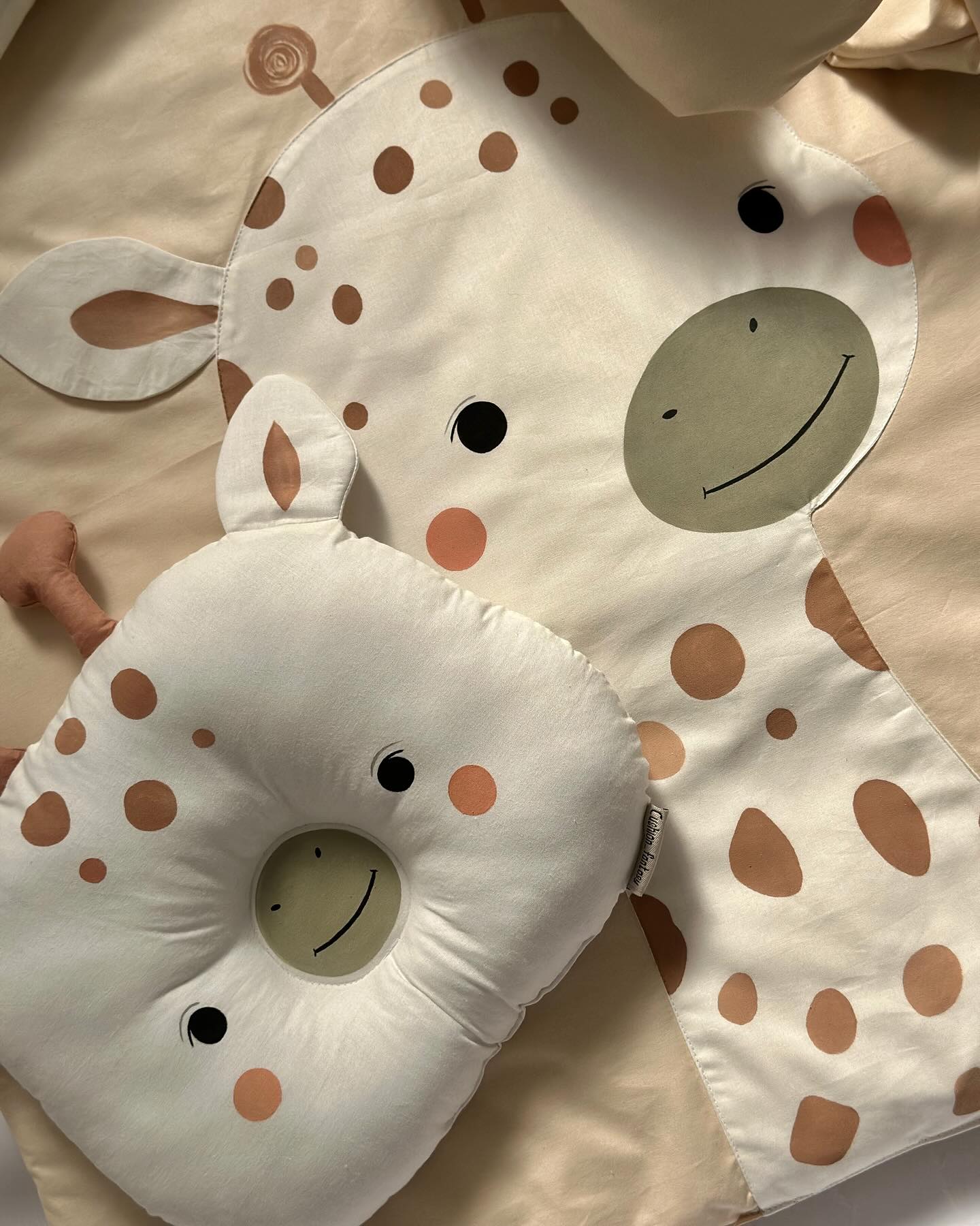 Premium Cotton Giraffe Baby Nursery Set ā 4 Piece | Swaddle Wrap, Comforter, Cushion & Pillow