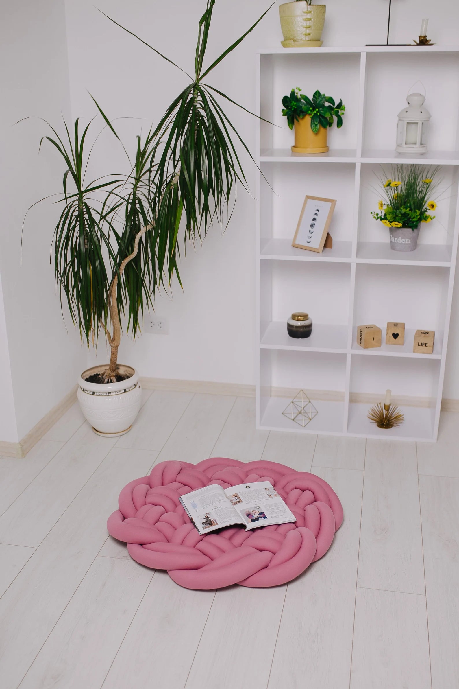 KNOTZ Round rug Floor seating (PRE BOOKING)