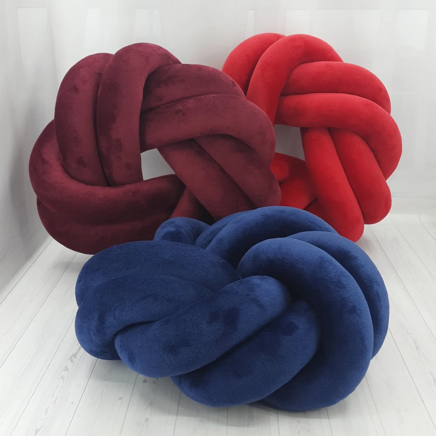 KNOTZ Two knot Circle Pillow