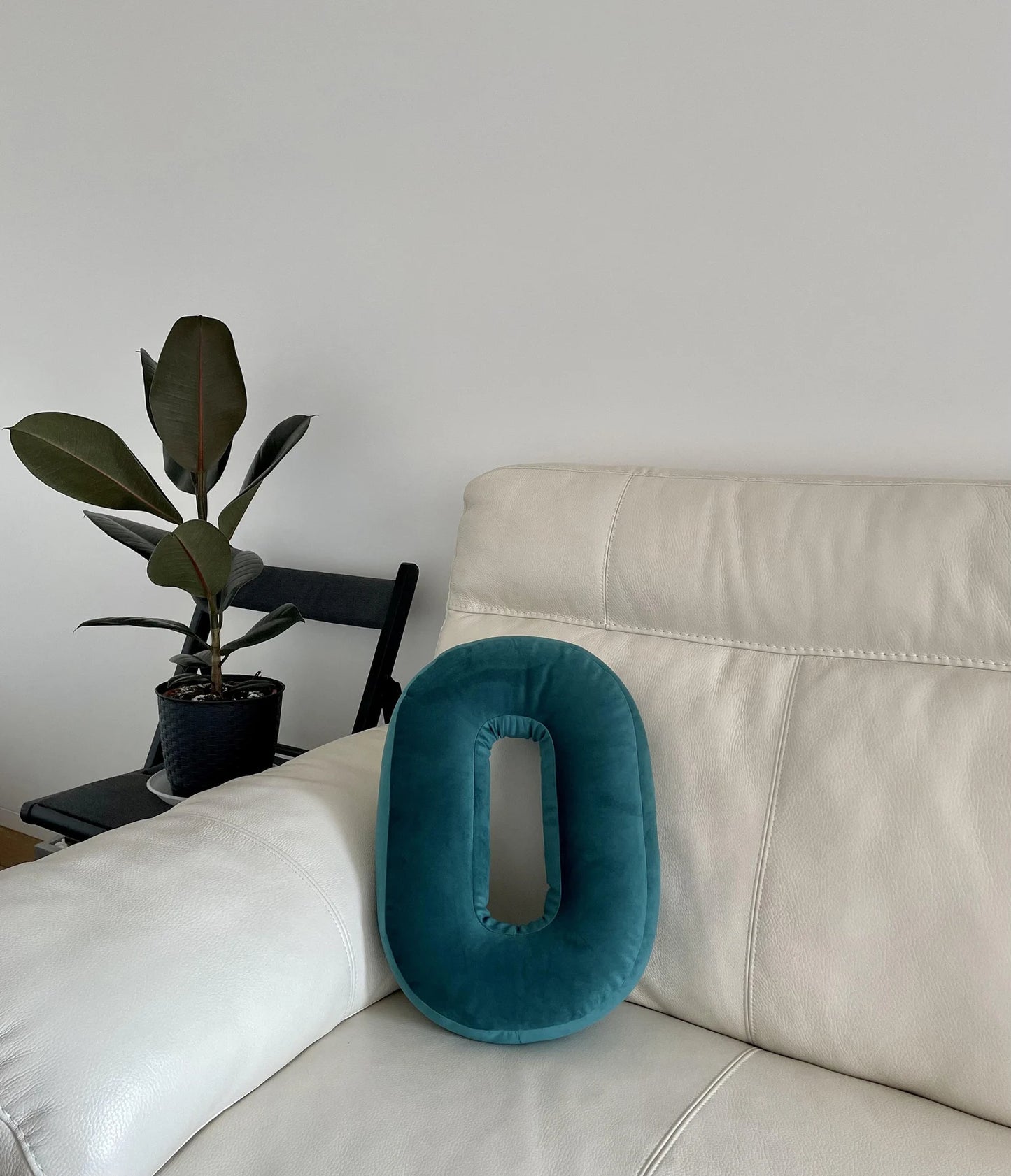 Knotz – Custom Letter Pillow Large: 16" (40 cm)