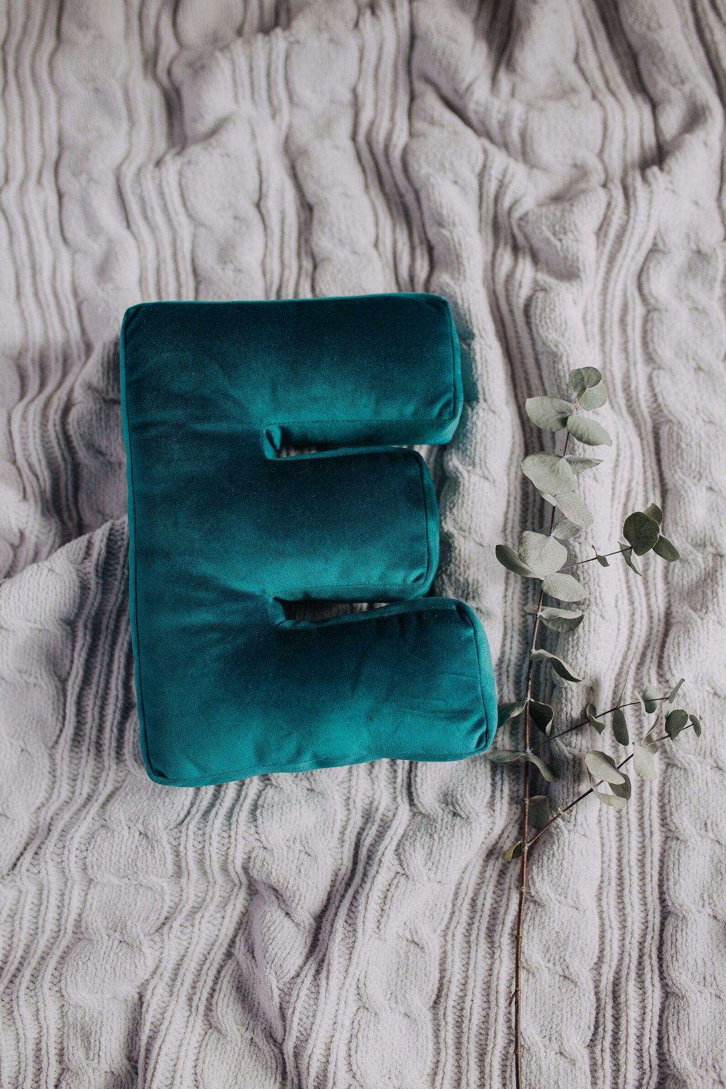 Knotz – Custom Letter Pillow Large: 16" (40 cm)