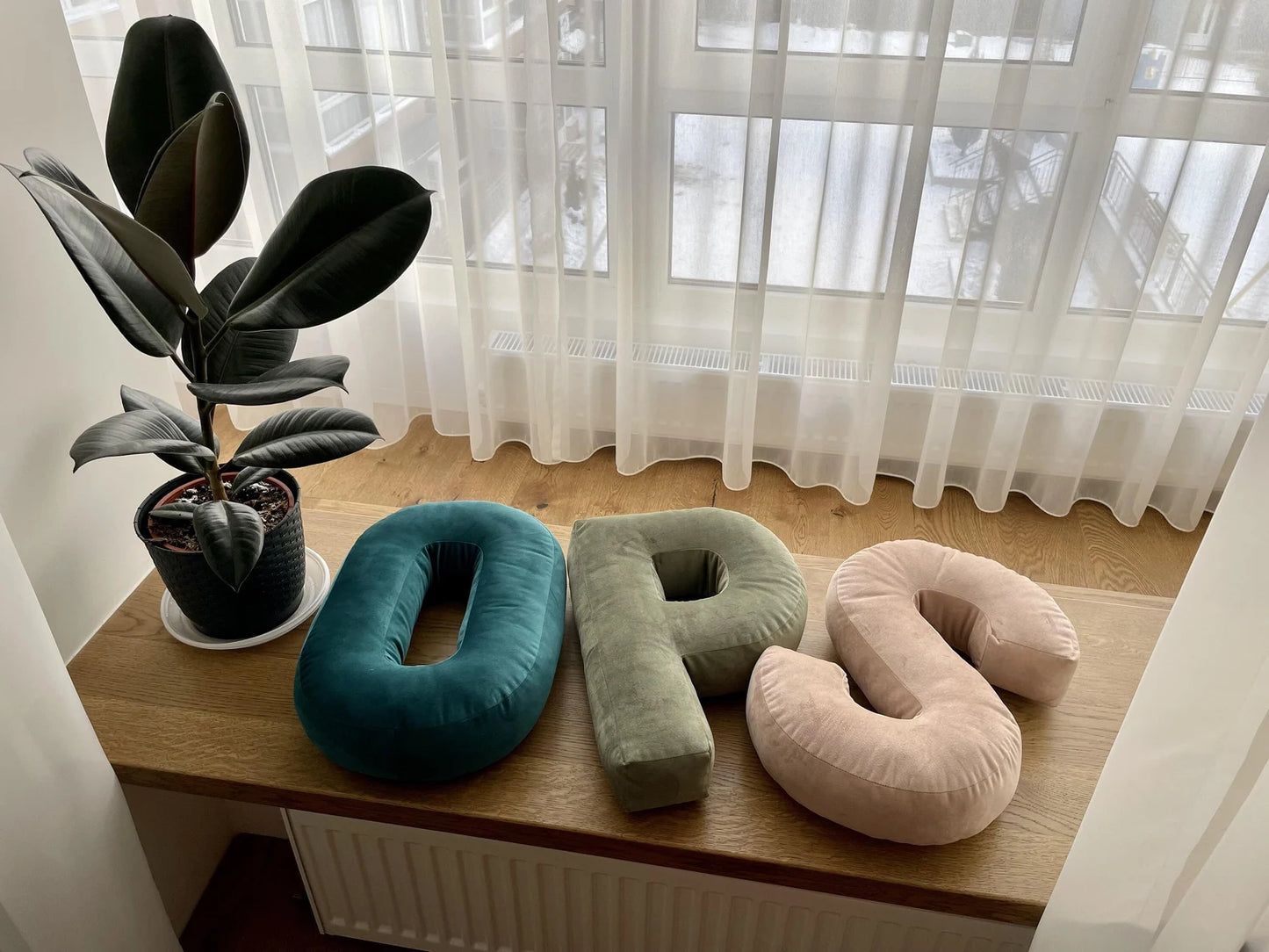 Knotz – Custom Letter Pillow Large: 16" (40 cm)