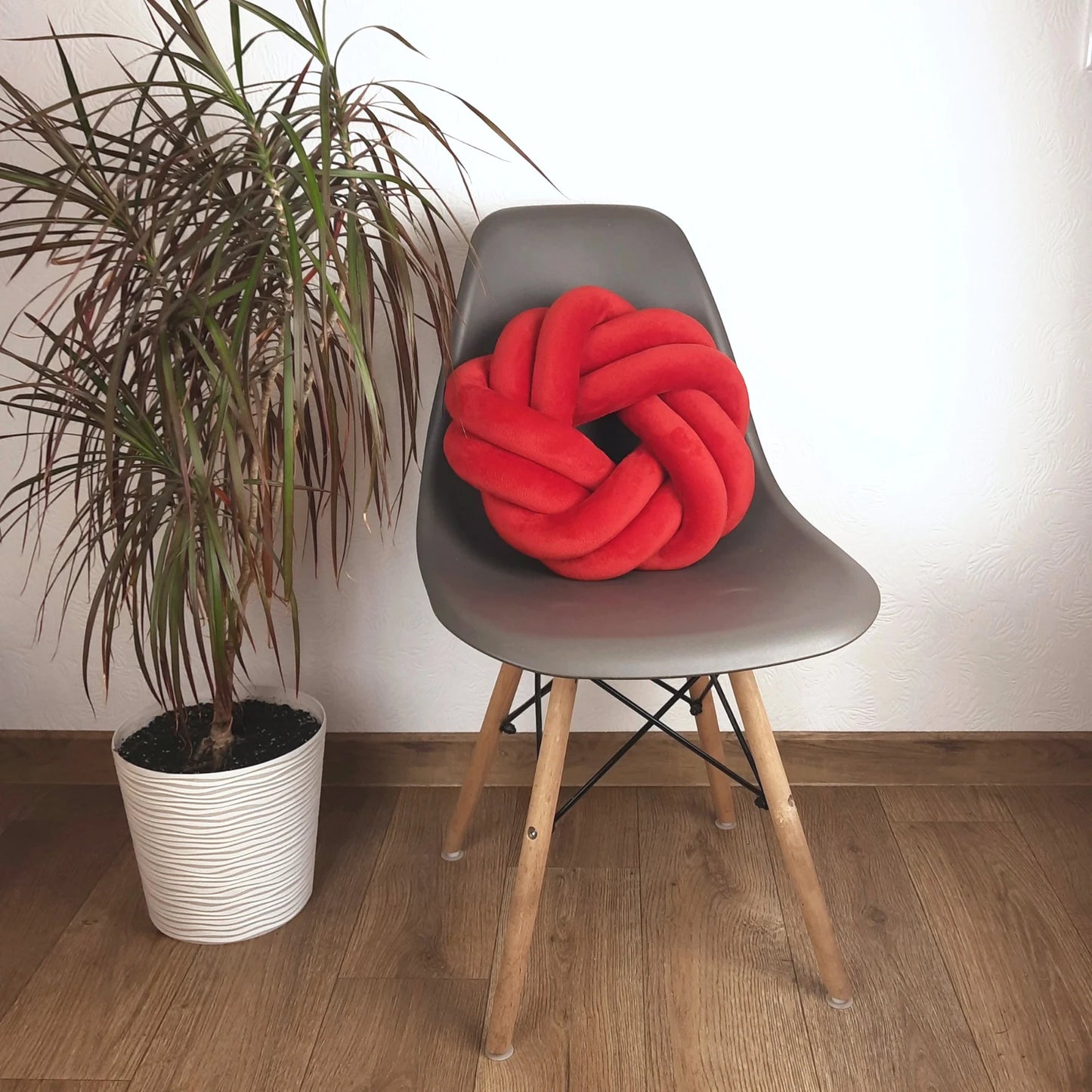 KNOTZ Two knot Circle Pillow