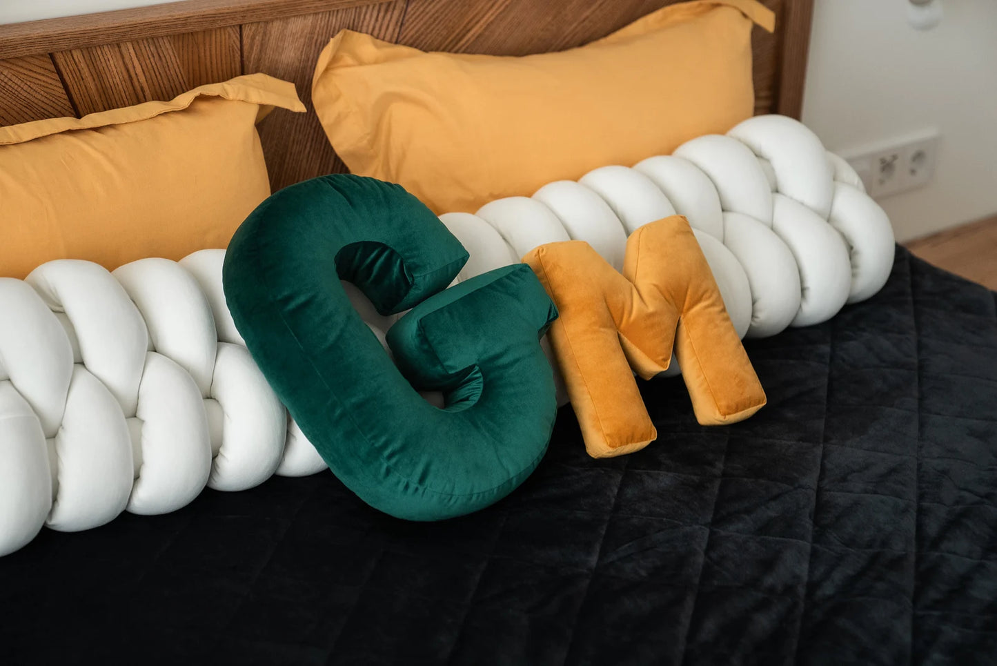 Knotz – Custom Letter Pillow Large: 16" (40 cm)