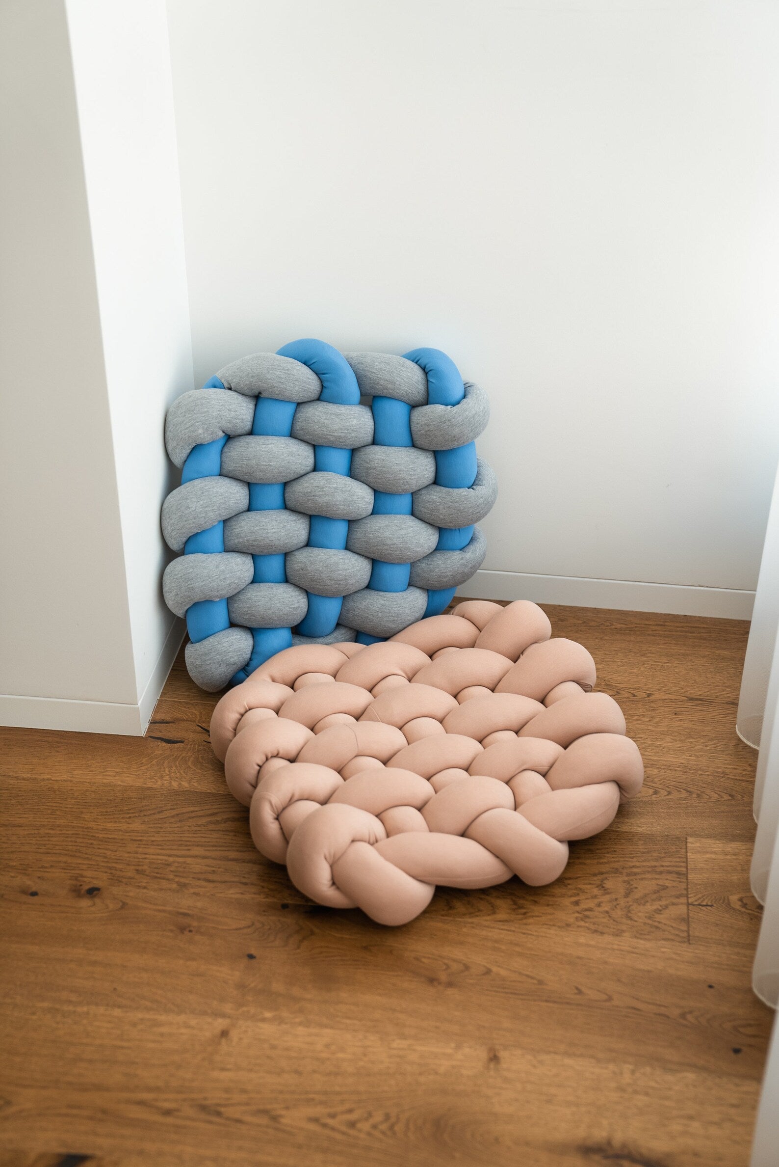 KNOTZ Floor seating pillow(22 inches)