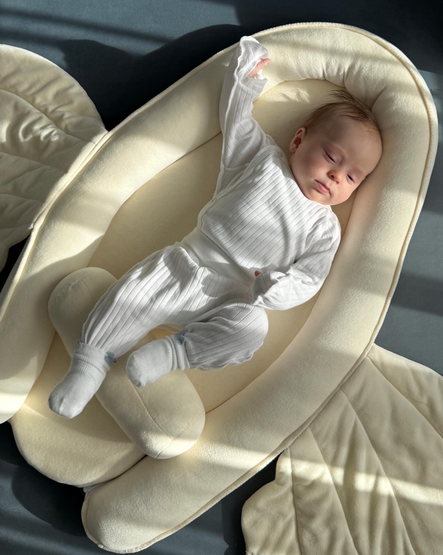 Velvet Baby Nest Cocoon – Soft Infant Pod 90-52-cm