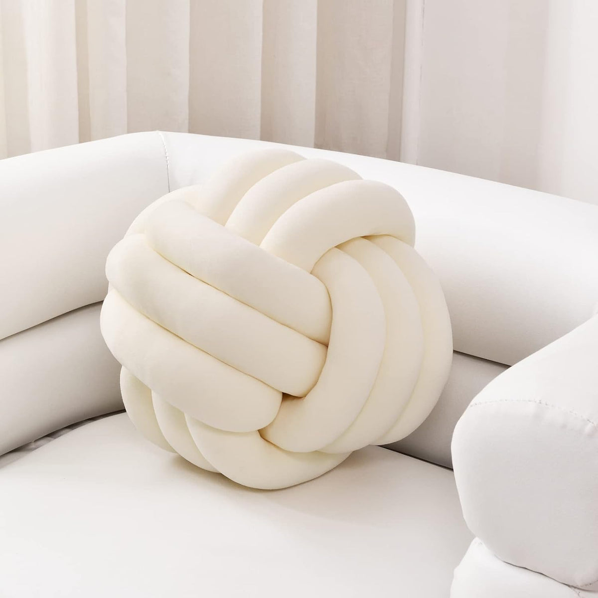 Triple-Loop Knot Cushion