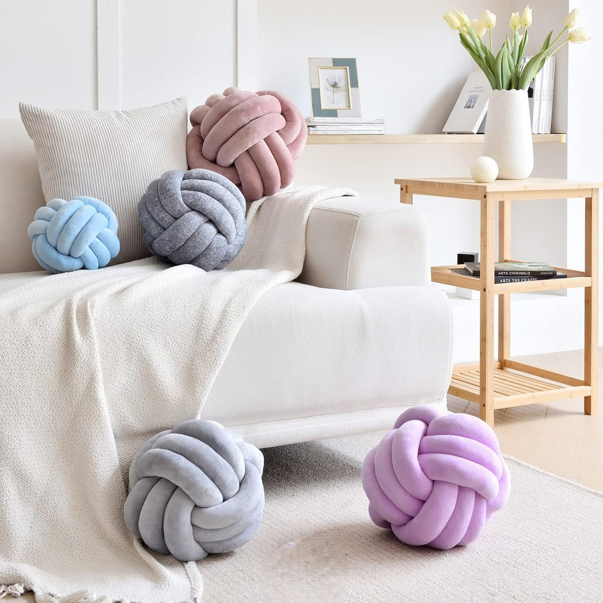 Triple-Loop Knot Cushion