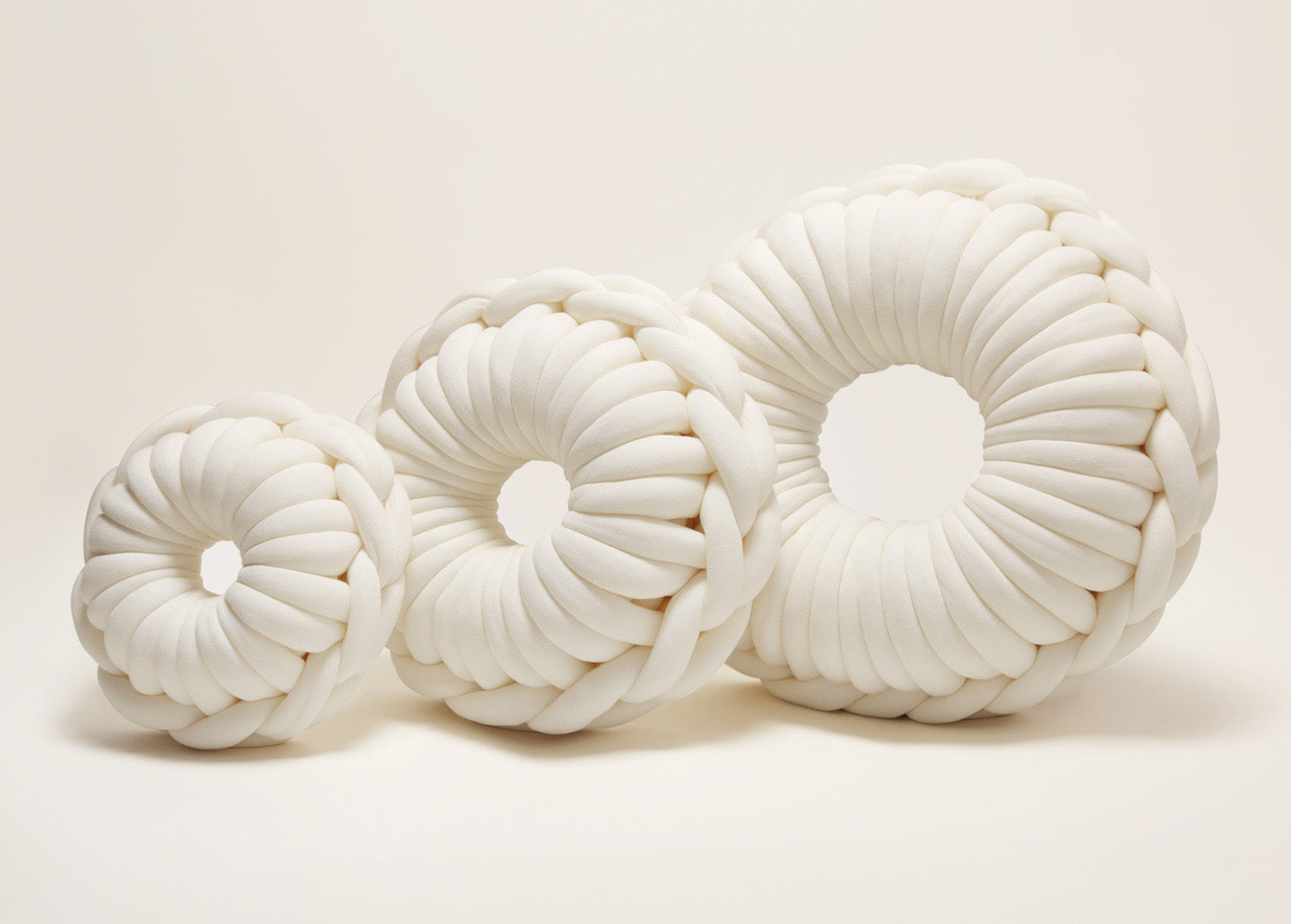 KNOTZ  O-Cushion  PRE-BOOKING