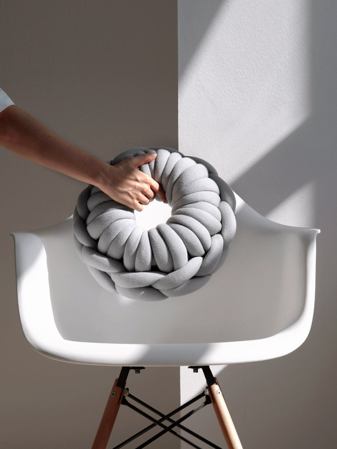 KNOTZ  O-Cushion  PRE-BOOKING